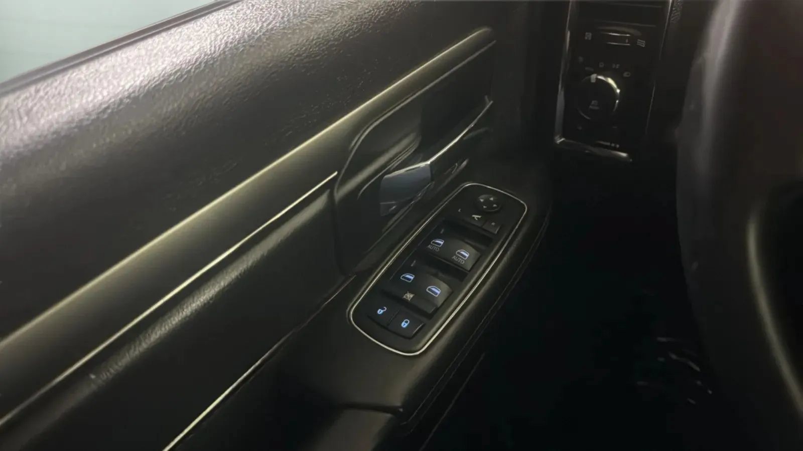 Used 2014 RAM 1500 Sport w/ Convenience Group AWD/4WD image 15