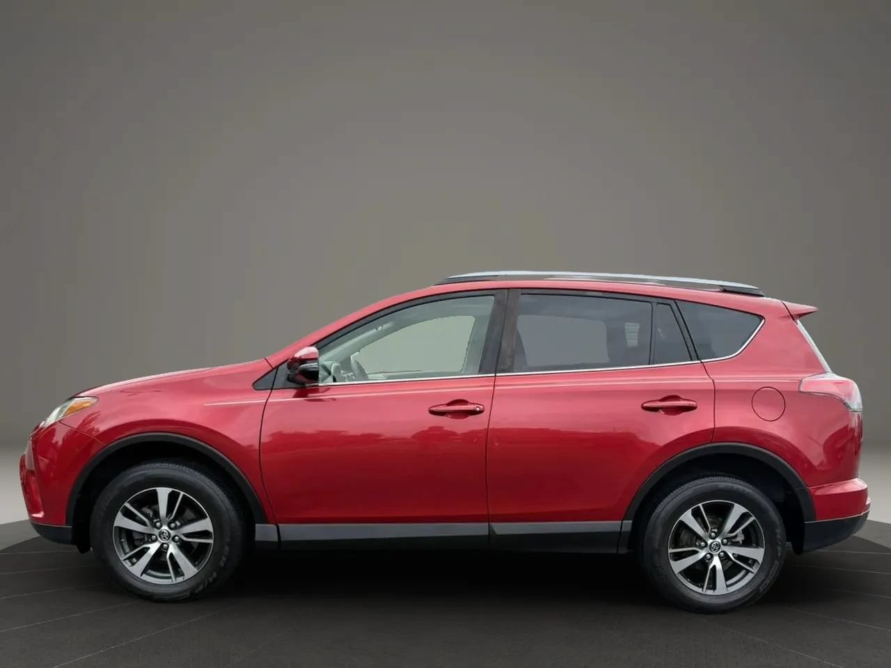 Used 2017 Toyota RAV4 XLE FWD image 3