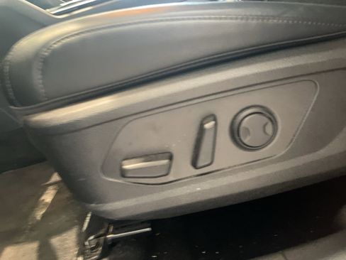 Used 2025 Kia Sportage EX image 12