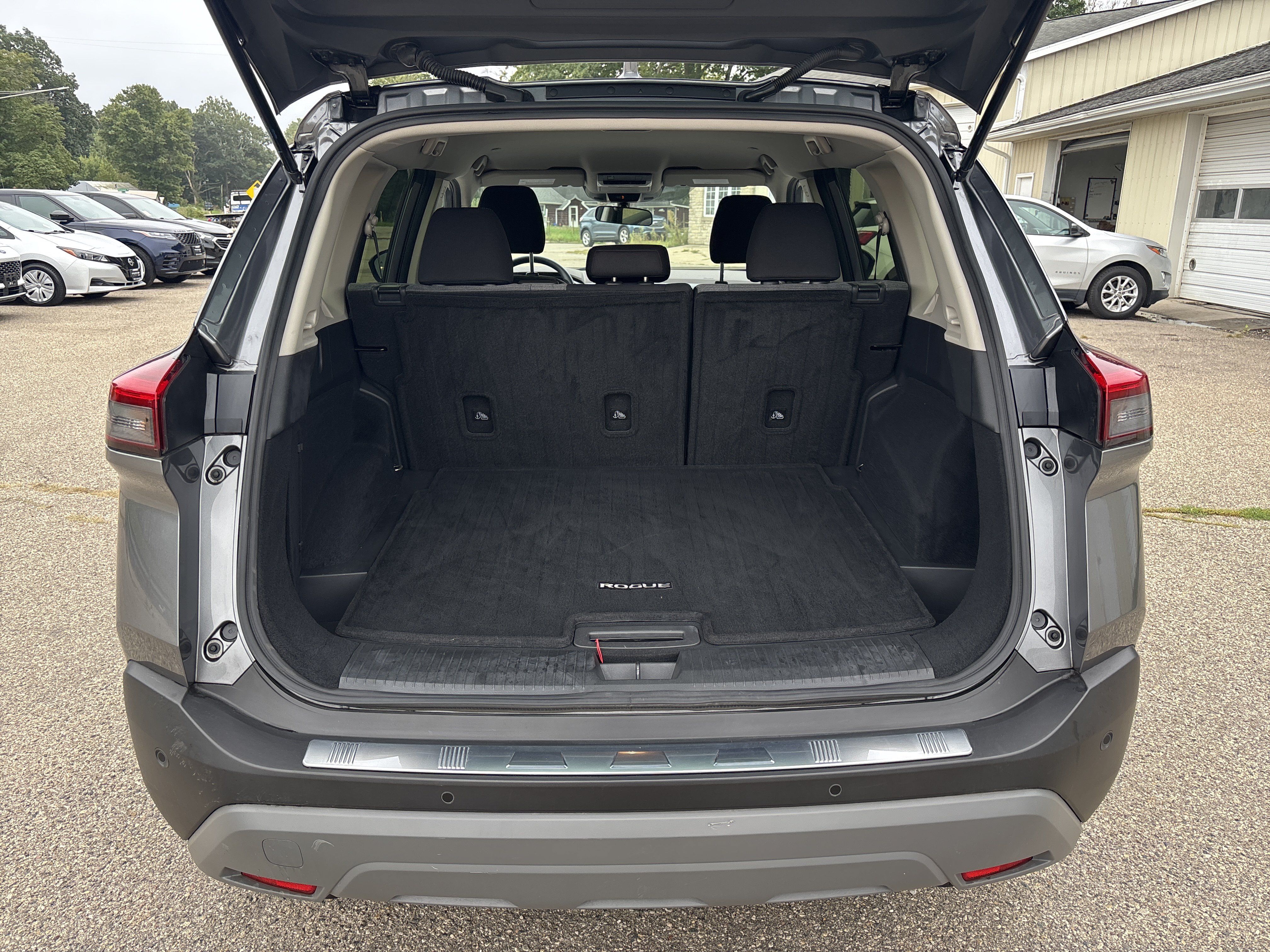 Used 2023 Nissan Rogue SV AWD/4WD image 6