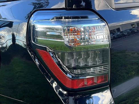 Used 2024 Toyota 4Runner TRD Off-Road Premium image 18