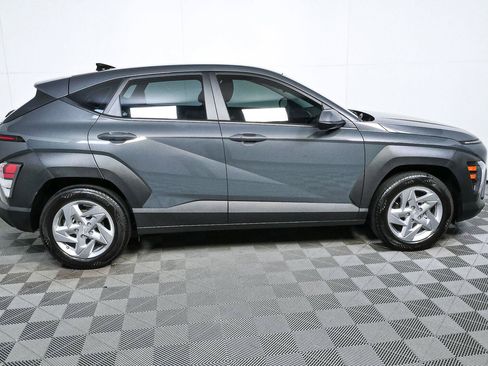 Used 2025 Hyundai Kona SE FWD image 2