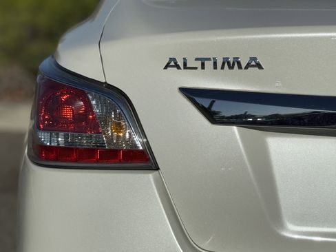 Used 2014 Nissan Altima 2.5 SV w/ Convenience Package image 11
