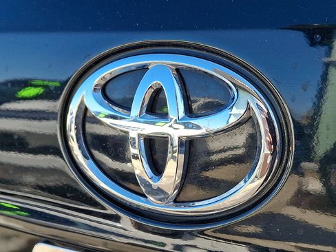 Used 2025 Toyota Highlander XLE image 30