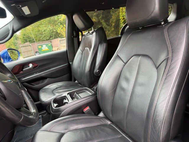 Used 2020 Chrysler Pacifica Touring-L FWD image 17