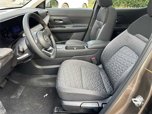 New 2025 Nissan Kicks SV w/ SV Premium Package image 9