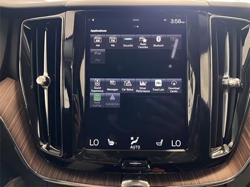 Used 2021 Volvo XC60 T5 Momentum w/ Premium Package image 27