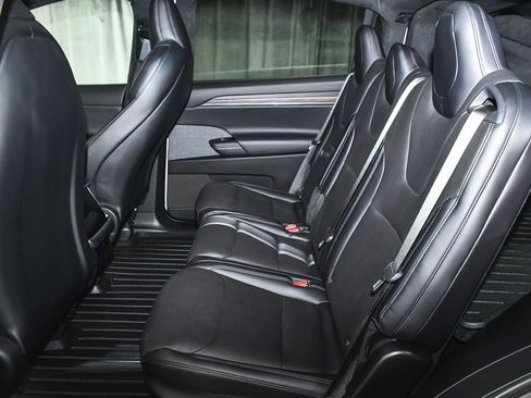 Used 2023 Tesla Model X Standard Range image 47