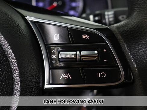 Used 2023 Kia Forte LXS image 3