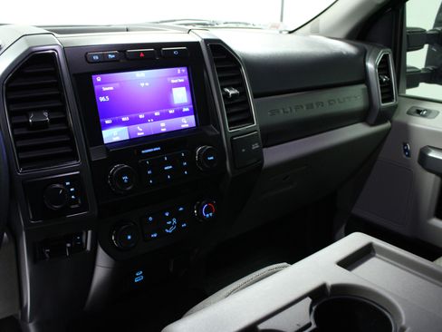 Used 2022 Ford F450 XLT w/ XLT Value Package image 17