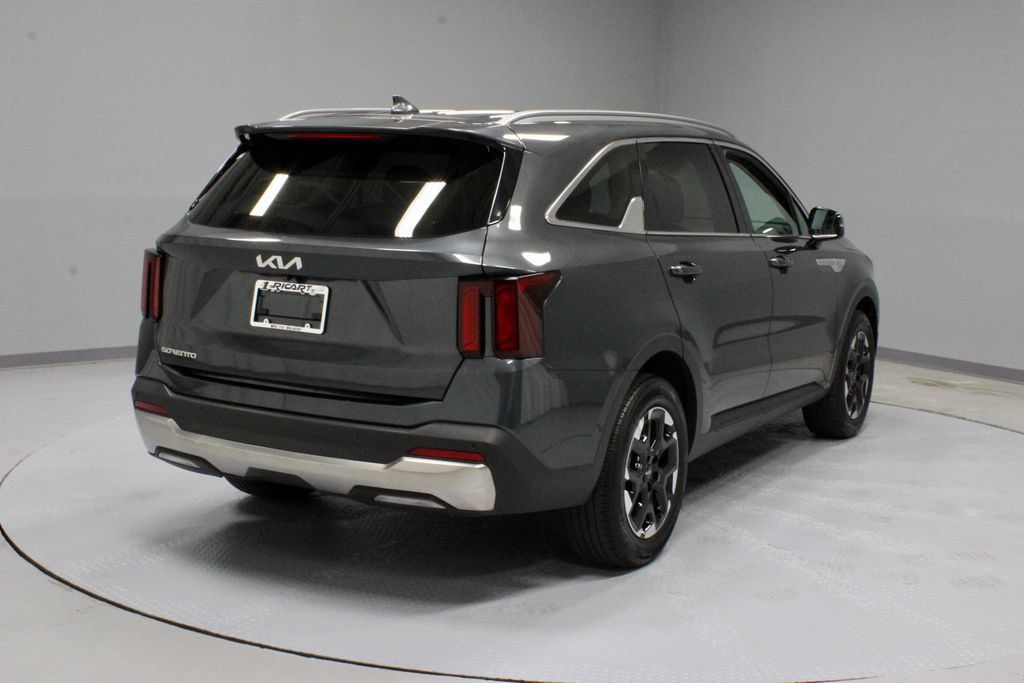 Used 2024 Kia Sorento S FWD image 12