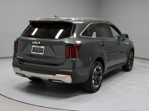 Used 2024 Kia Sorento S FWD image 12