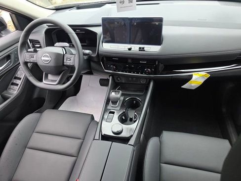 New 2025 Nissan Rogue SL w/ Tech Package image 18