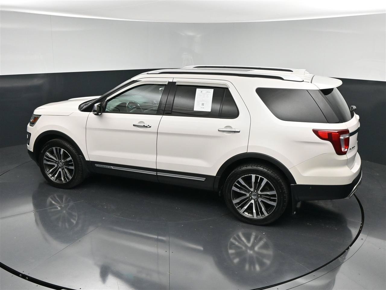 Used 2017 Ford Explorer Platinum AWD/4WD image 26