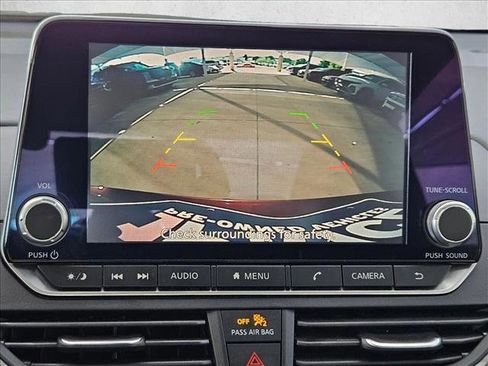 Used 2025 Nissan Altima 2.5 SV FWD image 12