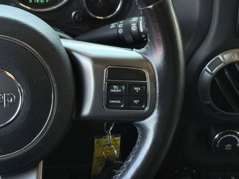 Used 2018 Jeep Wrangler Unlimited Sahara AWD/4WD image 15
