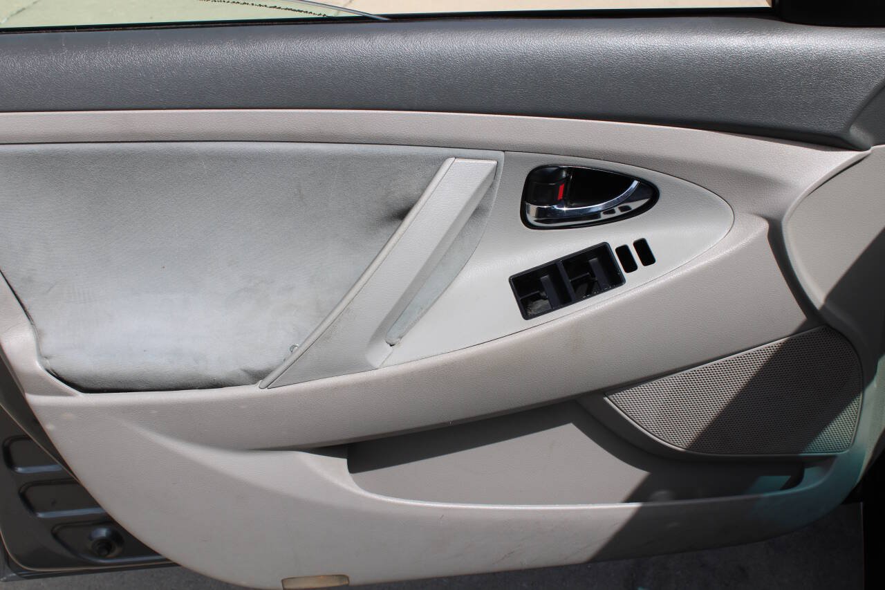 Used 2009 Toyota Camry LE FWD image 18