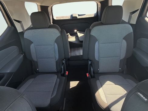 Used 2021 Chevrolet Traverse LT FWD image 31
