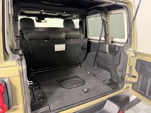 Used 2025 Jeep Wrangler Rubicon image 28