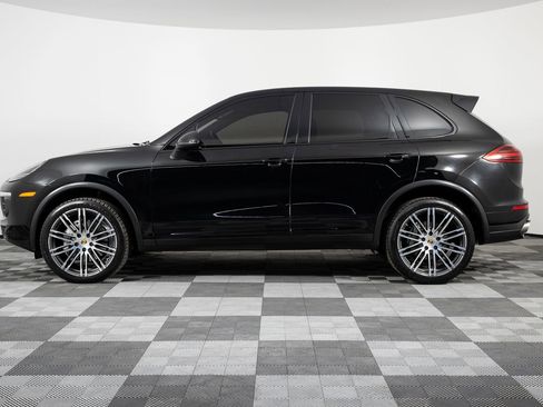 Used 2017 Porsche Cayenne S image 3