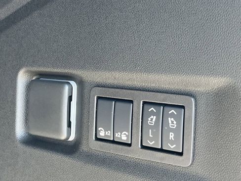 New 2026 Chevrolet Suburban Premier image 22