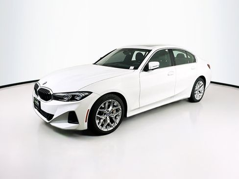 Used 2025 BMW 330i Sedan image 3