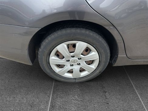 Used 2010 Toyota Camry LE image 14