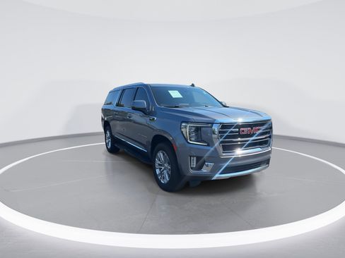 Used 2022 GMC Yukon XL SLT w/ SLT Premium Package AWD/4WD image 2