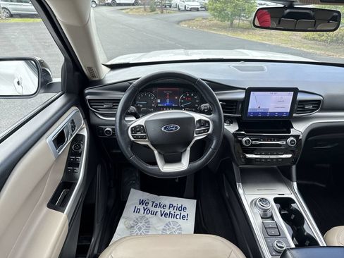 Used 2021 Ford Explorer Limited w/ Equipment Group 301A AWD/4WD image 16
