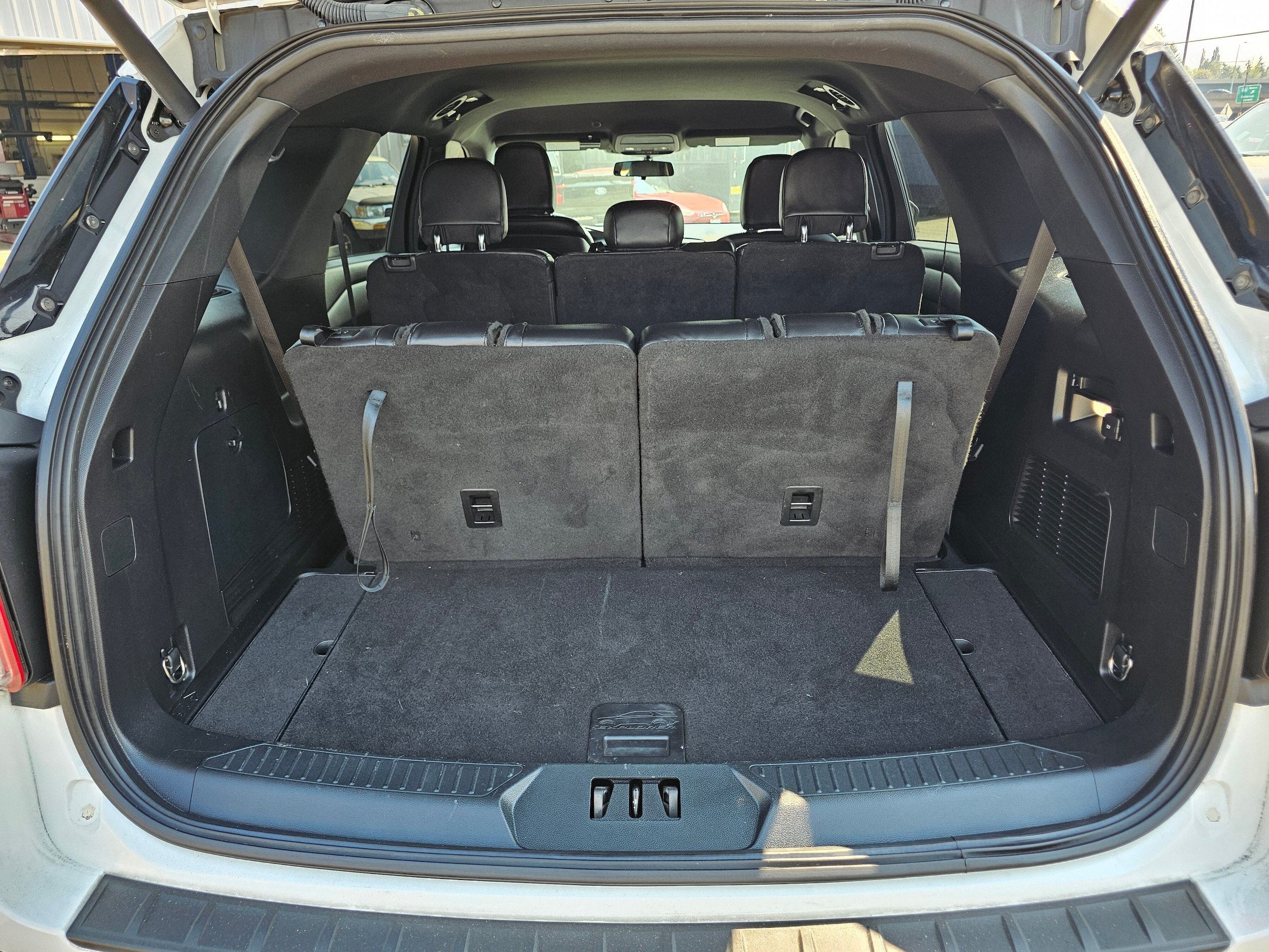 Used 2020 Ford Explorer XLT w/ Equipment Group 202A AWD/4WD image 11