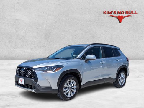 Used 2022 Toyota Corolla Cross LE AWD/4WD image 1