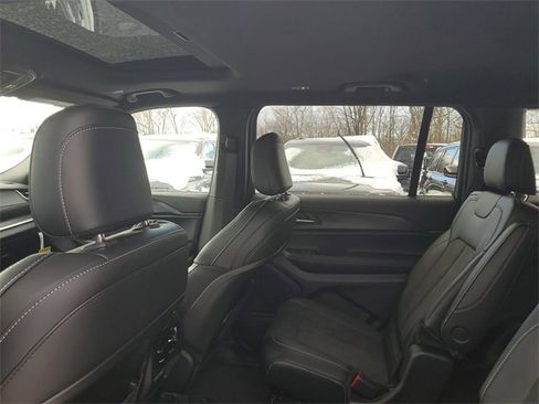 New 2025 Jeep Grand Cherokee L Altitude image 10