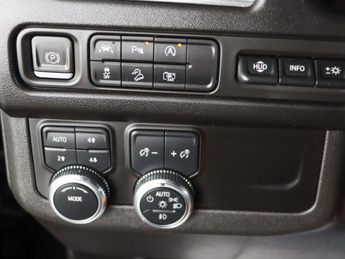 Used 2023 GMC Yukon AT4 w/ AT4 Premium Package AWD/4WD image 23