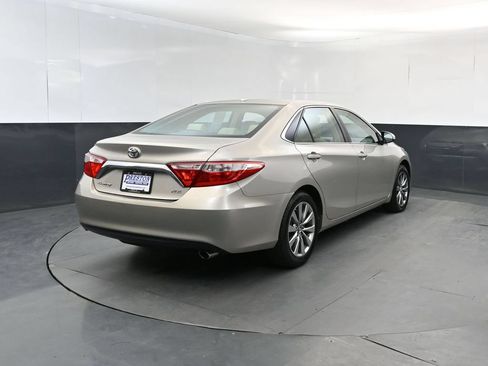 Used 2016 Toyota Camry XLE w/ Moonroof Package FWD image 5