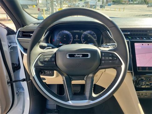 New 2025 Jeep Grand Cherokee Limited image 23