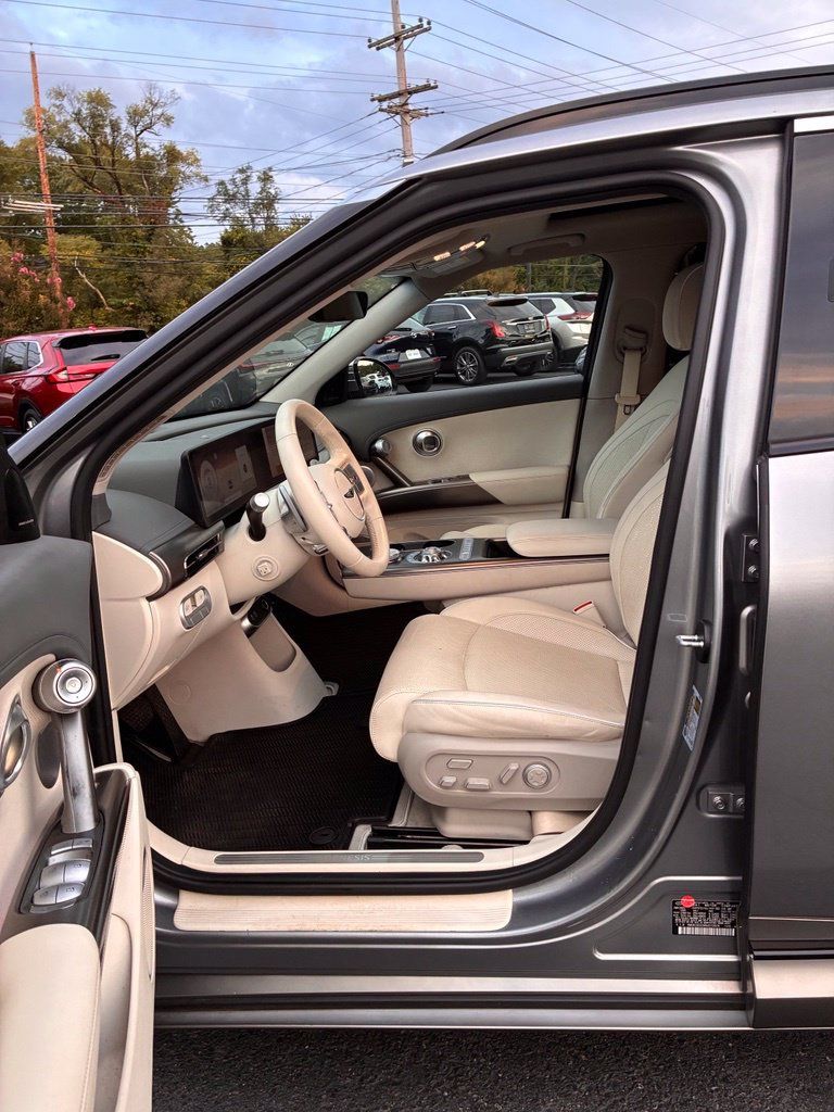Used 2024 Genesis GV60 Advanced AWD/4WD image 31