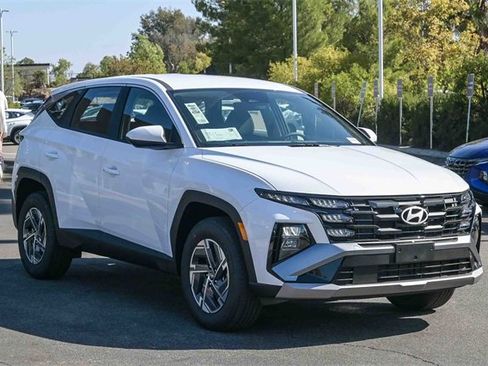 New 2026 Hyundai Tucson Blue SE image 3