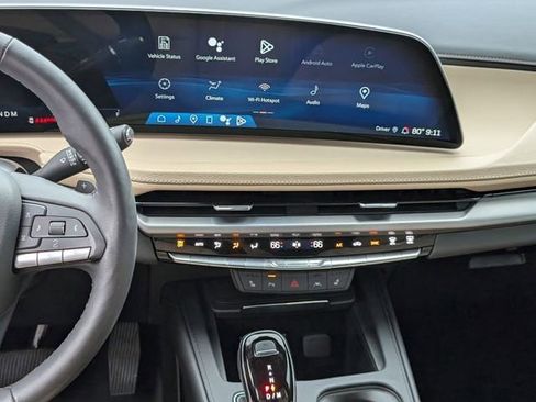 Used 2024 Cadillac XT4 Luxury w/ Cold Weather Package FWD image 12
