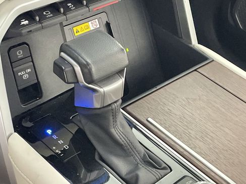 Used 2023 Toyota Sequoia Capstone AWD/4WD image 15