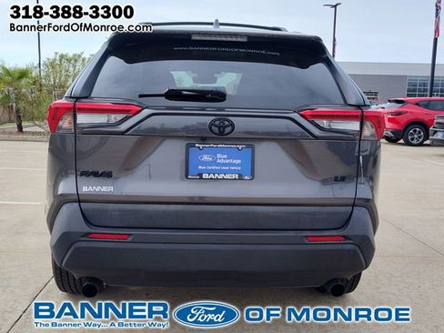 Used 2021 Toyota RAV4 LE image 5