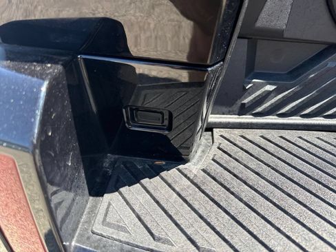 Used 2025 GMC Hummer EV 2X AWD/4WD image 33