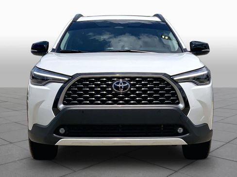 Used 2025 Toyota Corolla Cross XLE w/ Convenience Package FWD image 4