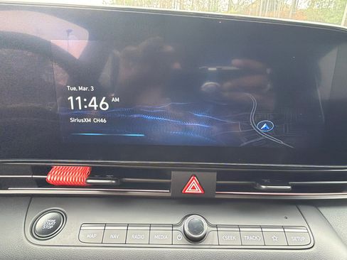 Certified 2025 Hyundai Elantra SEL image 27