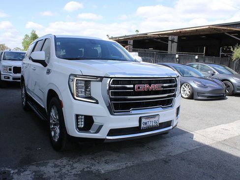 Used 2021 GMC Yukon SLT image 1