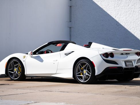 Used 2023 Ferrari F8 Tributo image 16