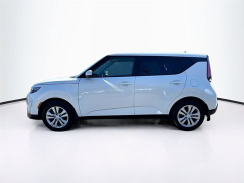 Used 2023 Kia Soul LX image 4