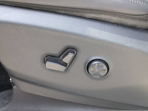 Used 2024 Chrysler Pacifica Limited FWD image 22
