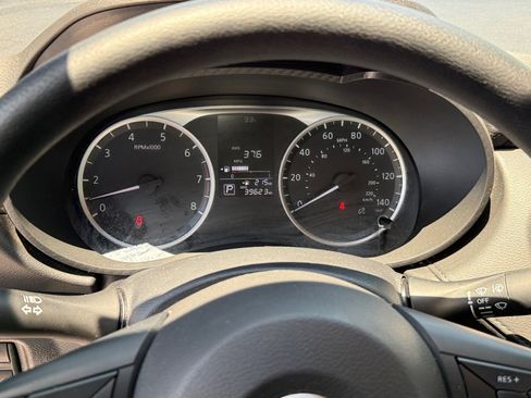Used 2023 Nissan Versa S FWD image 14