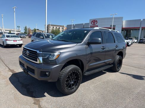 Used 2019 Toyota Sequoia SR5 w/ Premium Package AWD/4WD image 1