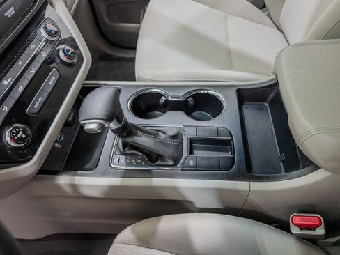 Used 2019 Kia Sedona LX FWD image 28